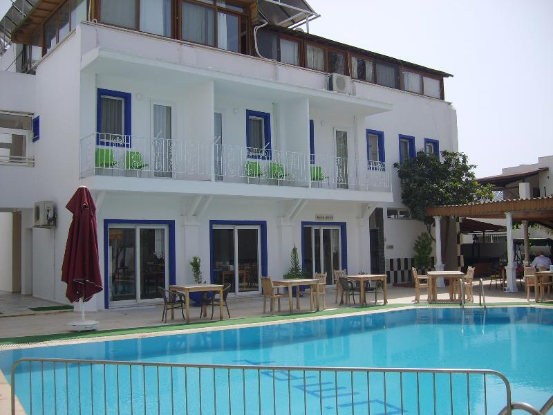 Tuemay Hotel Битез Экстерьер фото
